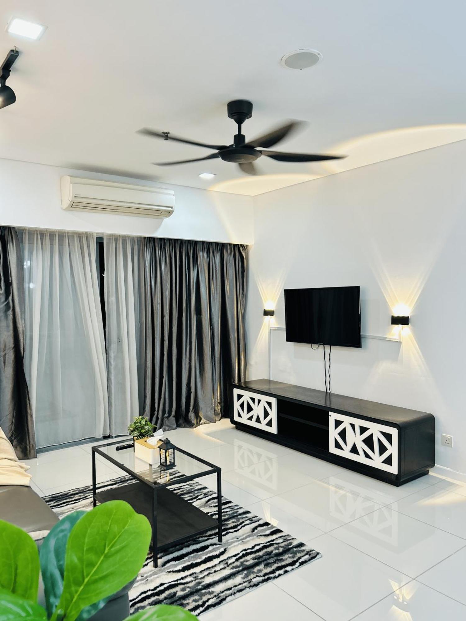Summer Suites Klcc By Impexia Kuala Lumpur Exterior photo